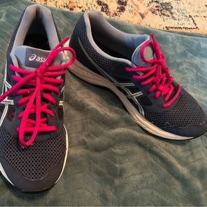 ASICS size 9. Navy and fuchsia.